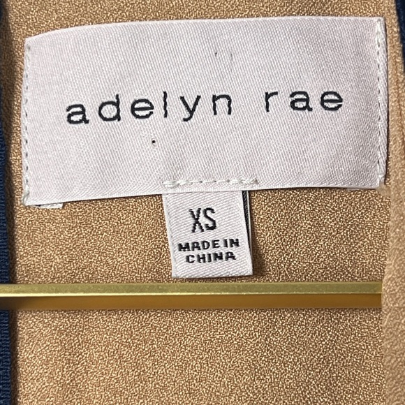 EUC Adelyn Rae Floral Lace Navy V-Neck Short Sleeve
Scalloped Hem Dress Size XS - Picture 14 of 15